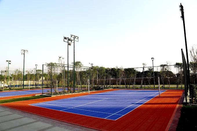 Badminton courts at La Vida